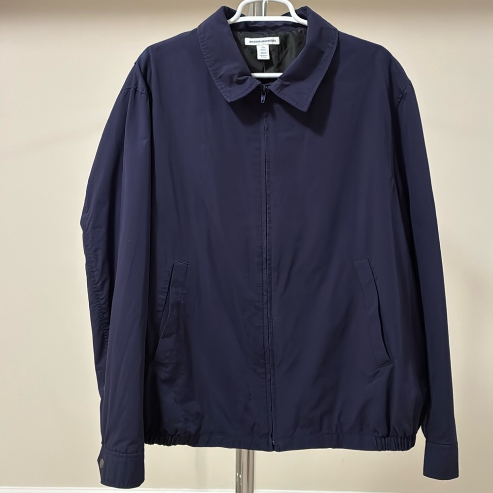 Amazon Essentials Men's Standard Water-Resistant Golf Jacket - Navy Blue